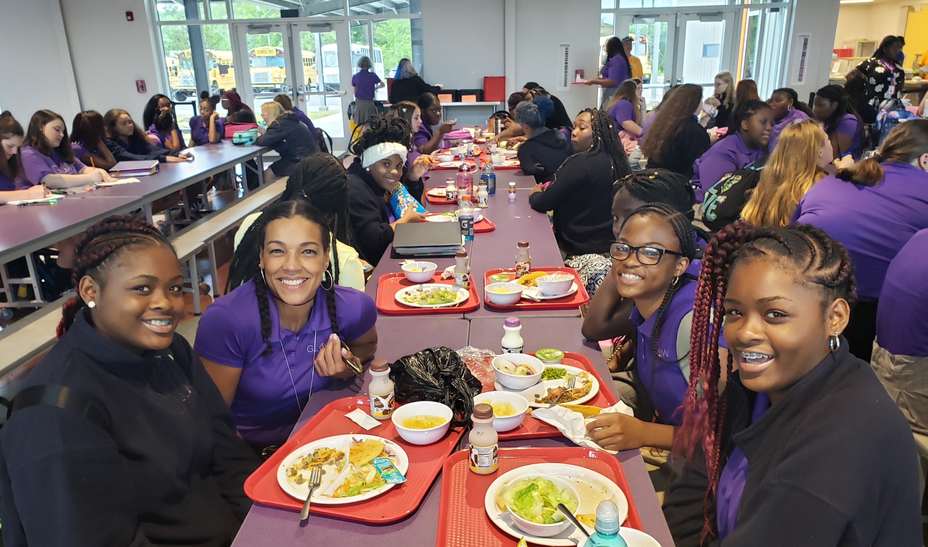 GLOW students at lunch